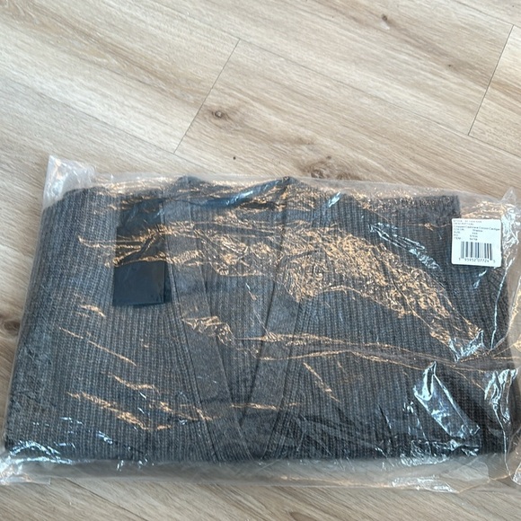 JENNI KAYNE
Cropped Cashmere Cocoon Cardigan new color  Seasonal:Shadow - Picture 6 of 12